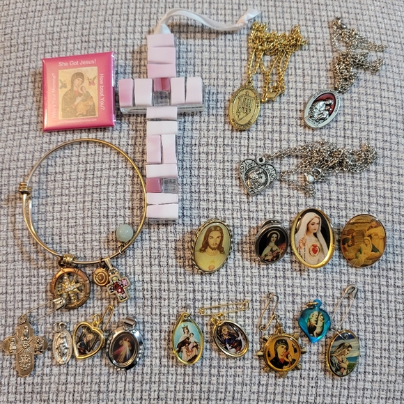 Accessories - Religius Cristal cross, pins, and more.